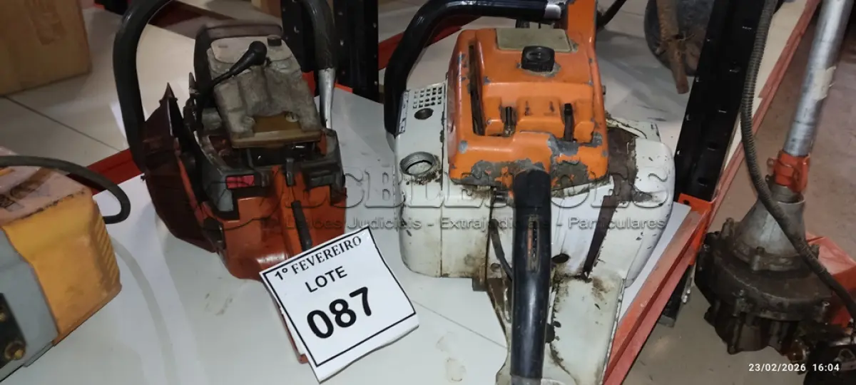 LOTE 087 - 02 MOTOSSERRAS INCOMPLETAS. (NO ESTADO) ATENÇÃO! FAZER A VISITAÇÃO ANTES DE ARREMATAR, NÃO SABEMOS SE FUNCIONA, LEILÃO NÃO TEM GARANTIA E NEM DEVOLUÇÃO, SUJEITO A POSSÍVEIS AVARIAS VISÍVEIS/OCULTAS E/OU AUSÊNCIA DE COMPONENTES.