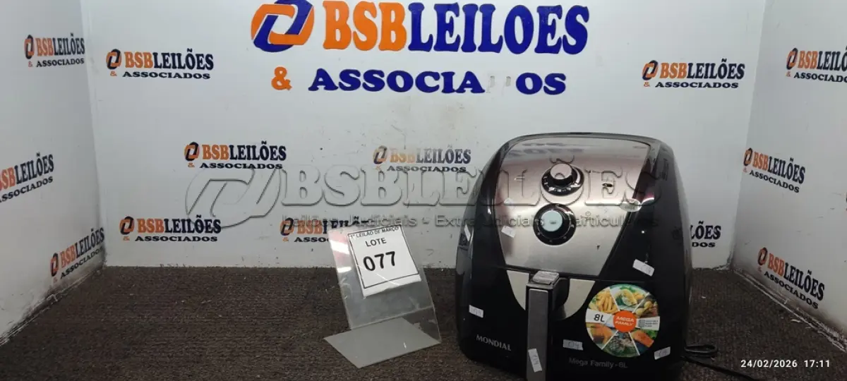 LOTE 077 - 01 AIR FRYER MODELO MEGA FAMILY 8L 220V MARCA MONDIAL. (NO ESTADO) ATENÇÃO! FAZER A VISITAÇÃO ANTES DE ARREMATAR, NÃO SABEMOS SE FUNCIONA, LEILÃO NÃO TEM GARANTIA E NEM DEVOLUÇÃO, SUJEITO A POSSÍVEIS AVARIAS VISÍVEIS/OCULTAS E/OU AUSÊNCIA DE COMPONENTES.
