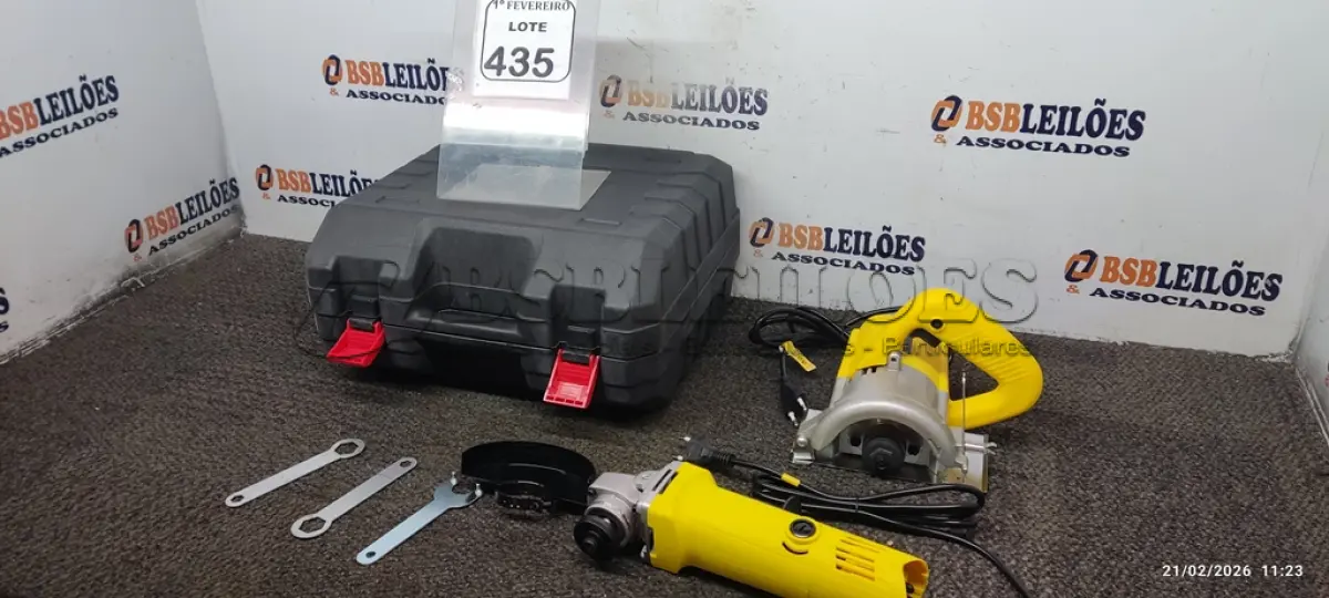 LOTE 435 - 01 KIT SERRA MÁRMORE E ESMERILHADEIRA COM MALETA 220V. (NO ESTADO) ATENÇÃO! FAZER A VISITAÇÃO ANTES DE ARREMATAR, NÃO SABEMOS SE FUNCIONA, LEILÃO NÃO TEM GARANTIA E NEM DEVOLUÇÃO, SUJEITO A POSSÍVEIS AVARIAS VISÍVEIS/OCULTAS E/OU AUSÊNCIA DE COMPONENTES.