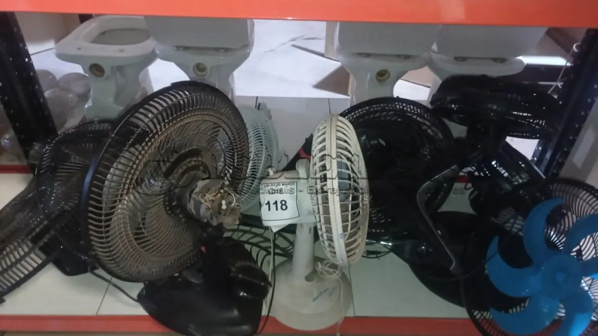 LOTE 118 - 01 LOTE COM VÁRIOS VENTILADORES DE MARCAS E MODELOS DIVERSOS PARA RETIRADA DE PEÇAS. (NO ESTADO) ATENÇÃO! FAZER A VISITAÇÃO ANTES DE ARREMATAR, NÃO SABEMOS SE FUNCIONA, LEILÃO NÃO TEM GARANTIA E NEM DEVOLUÇÃO, SUJEITO A POSSÍVEIS AVARIAS VISÍVEIS/OCULTAS E/OU AUSÊNCIA DE COMPONENTES.