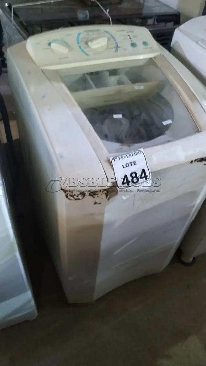 LOTE 484 - 01 MÁQUINA DE LAVAR 220V 9KG MARCA ELECTROLUX. (NO ESTADO) ATENÇÃO! FAZER A VISITAÇÃO ANTES DE ARREMATAR, NÃO SABEMOS SE FUNCIONA, LEILÃO NÃO TEM GARANTIA E NEM DEVOLUÇÃO, SUJEITO A POSSÍVEIS AVARIAS VISÍVEIS/OCULTAS E/OU AUSÊNCIA DE COMPONENTES.