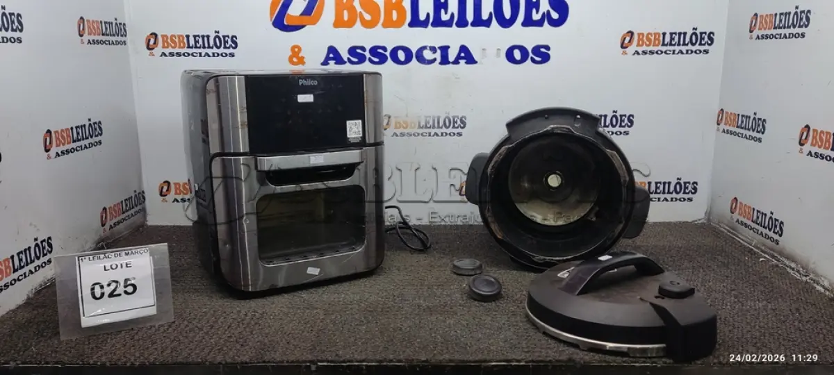 LOTE 025 - 01 AIR FRYER MODELO OVEN PFR2200P 1800W MARCA PHILCO 220V 01 PANELA DE PRESSÃO ELÉTRICA 220V MARCA ELECTROLUX (INCOMPLETAS). (NO ESTADO) ATENÇÃO! FAZER A VISITAÇÃO ANTES DE ARREMATAR, NÃO SABEMOS SE FUNCIONA, LEILÃO NÃO TEM GARANTIA E NEM DEVOLUÇÃO, SUJEITO A POSSÍVEIS AVARIAS VISÍVEIS/OCULTAS E/OU AUSÊNCIA DE COMPONENTES.