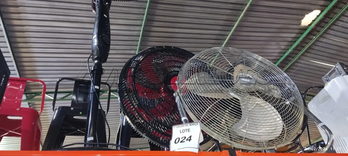 LOTE 024 - 04 VENTILADORES DE MARCAS E MODELOS DIVERSOS. (NO ESTADO) ATENÇÃO! FAZER A VISITAÇÃO ANTES DE ARREMATAR, NÃO SABEMOS SE FUNCIONA, LEILÃO NÃO TEM GARANTIA E NEM DEVOLUÇÃO, SUJEITO A POSSÍVEIS AVARIAS VISÍVEIS/OCULTAS E/OU AUSÊNCIA DE COMPONENTES.