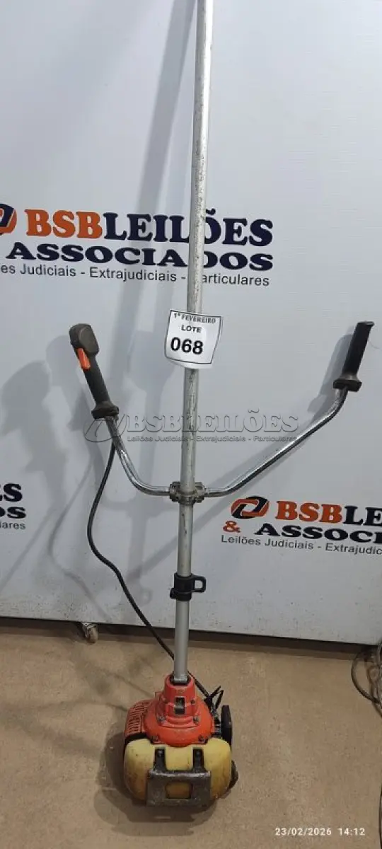 LOTE 068 - 01 ROÇADEIRA A GASOLINA MARCA HUSQVARNA INCOMPLETA. (NO ESTADO) ATENÇÃO! FAZER A VISITAÇÃO ANTES DE ARREMATAR, NÃO SABEMOS SE FUNCIONA, LEILÃO NÃO TEM GARANTIA E NEM DEVOLUÇÃO, SUJEITO A POSSÍVEIS AVARIAS VISÍVEIS/OCULTAS E/OU AUSÊNCIA DE COMPONENTES.