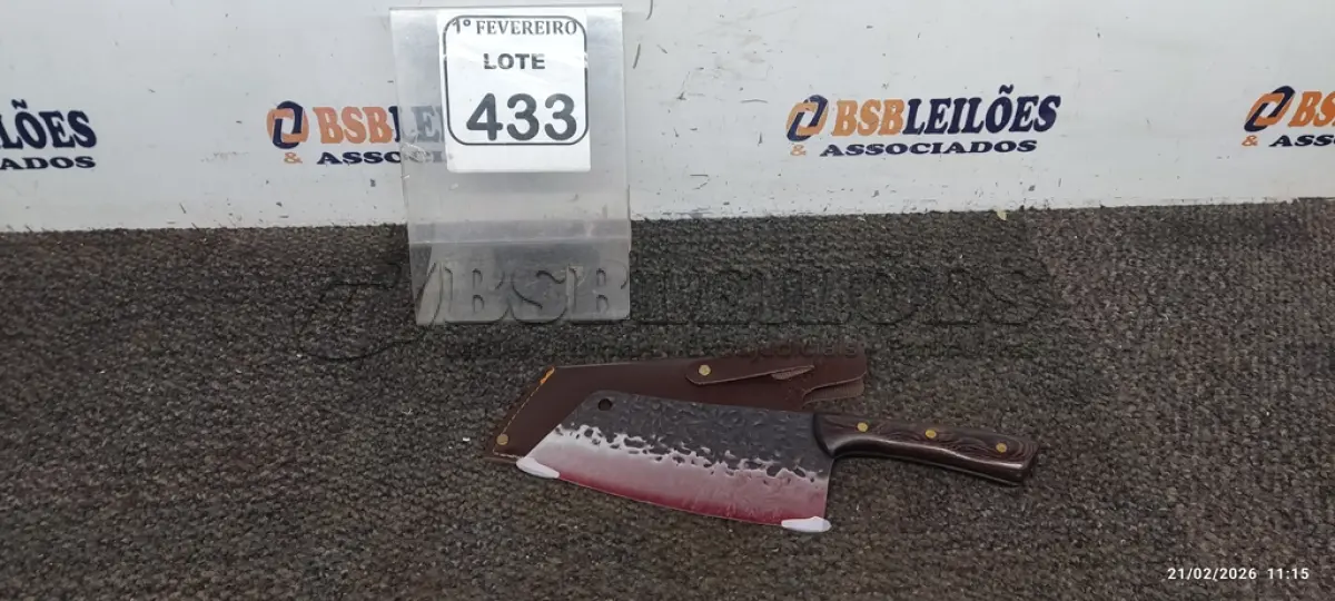 LOTE 433 - 01 CUTELO RÚSTICO FULL TANG CABO DE MADEIRA COM BAINHA (PRODUTO NOVO). (NO ESTADO) ATENÇÃO! FAZER A VISITAÇÃO ANTES DE ARREMATAR, NÃO SABEMOS SE FUNCIONA, LEILÃO NÃO TEM GARANTIA E NEM DEVOLUÇÃO, SUJEITO A POSSÍVEIS AVARIAS VISÍVEIS/OCULTAS E/OU AUSÊNCIA DE COMPONENTES.