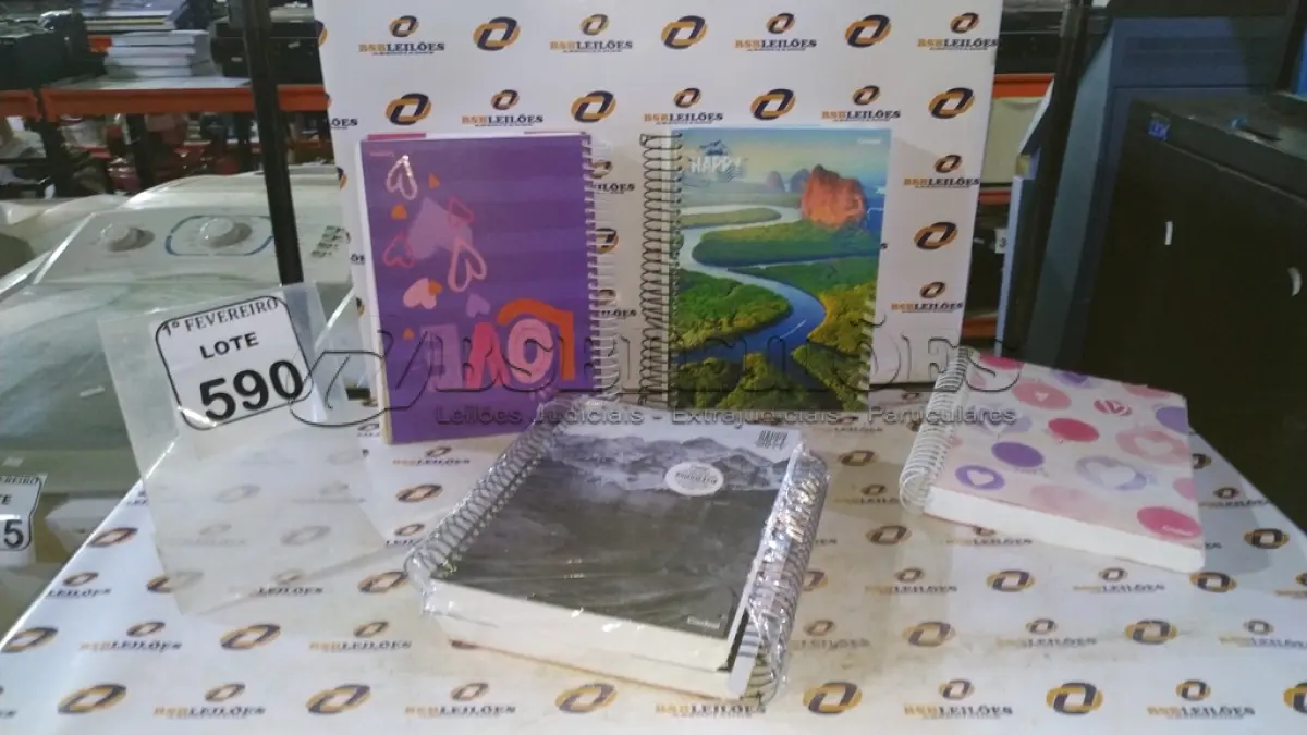 LOTE 590 - 05 CADERNOS ESCOLARES. (NO ESTADO) ATENÇÃO! FAZER A VISITAÇÃO ANTES DE ARREMATAR, NÃO SABEMOS SE FUNCIONA, LEILÃO NÃO TEM GARANTIA E NEM DEVOLUÇÃO, SUJEITO A POSSÍVEIS AVARIAS VISÍVEIS/OCULTAS E/OU AUSÊNCIA DE COMPONENTES.