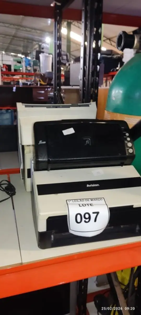 LOTE 097 - 02 SCANNERS DE MARCAS E MODELOS DIVERSOS. (NO ESTADO) ATENÇÃO! FAZER A VISITAÇÃO ANTES DE ARREMATAR, NÃO SABEMOS SE FUNCIONA, LEILÃO NÃO TEM GARANTIA E NEM DEVOLUÇÃO, SUJEITO A POSSÍVEIS AVARIAS VISÍVEIS/OCULTAS E/OU AUSÊNCIA DE COMPONENTES.