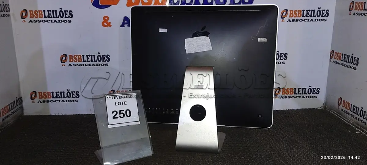LOTE 250 - 01 IMAC APPLE. (NO ESTADO) ATENÇÃO! FAZER A VISITAÇÃO ANTES DE ARREMATAR, NÃO SABEMOS SE FUNCIONA, LEILÃO NÃO TEM GARANTIA E NEM DEVOLUÇÃO, SUJEITO A POSSÍVEIS AVARIAS VISÍVEIS/OCULTAS E/OU AUSÊNCIA DE COMPONENTES.