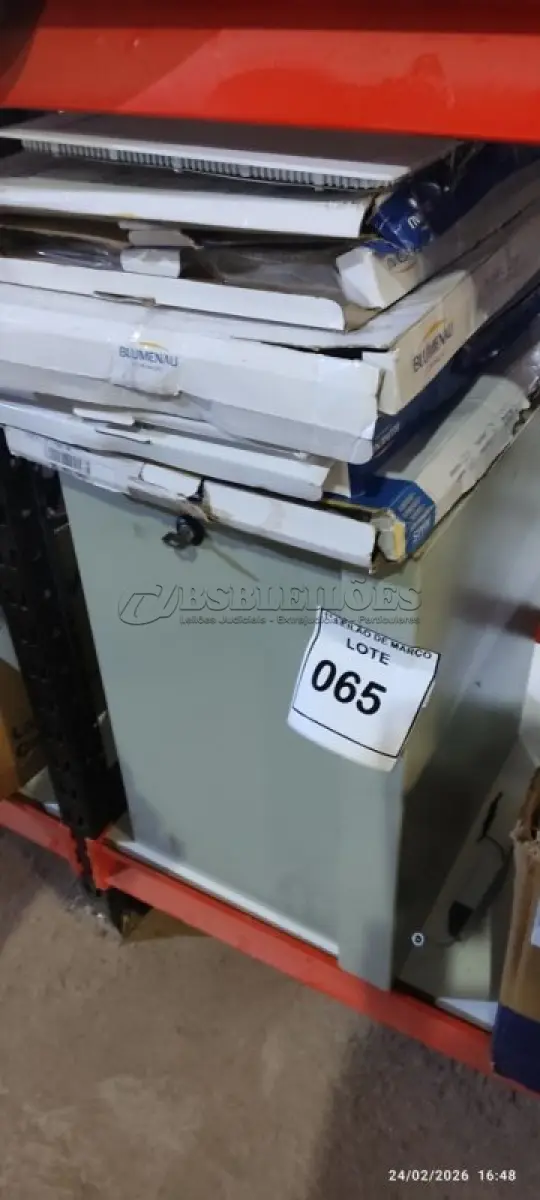 LOTE 065 - 07 PAINÉIS LED DE EMBUTIR MARCA BLUMENAU E 01 CAIXA RACK ORGANIZADORA DE CABOS. (NO ESTADO) ATENÇÃO! FAZER A VISITAÇÃO ANTES DE ARREMATAR, NÃO SABEMOS SE FUNCIONA, LEILÃO NÃO TEM GARANTIA E NEM DEVOLUÇÃO, SUJEITO A POSSÍVEIS AVARIAS VISÍVEIS/OCULTAS E/OU AUSÊNCIA DE COMPONENTES.