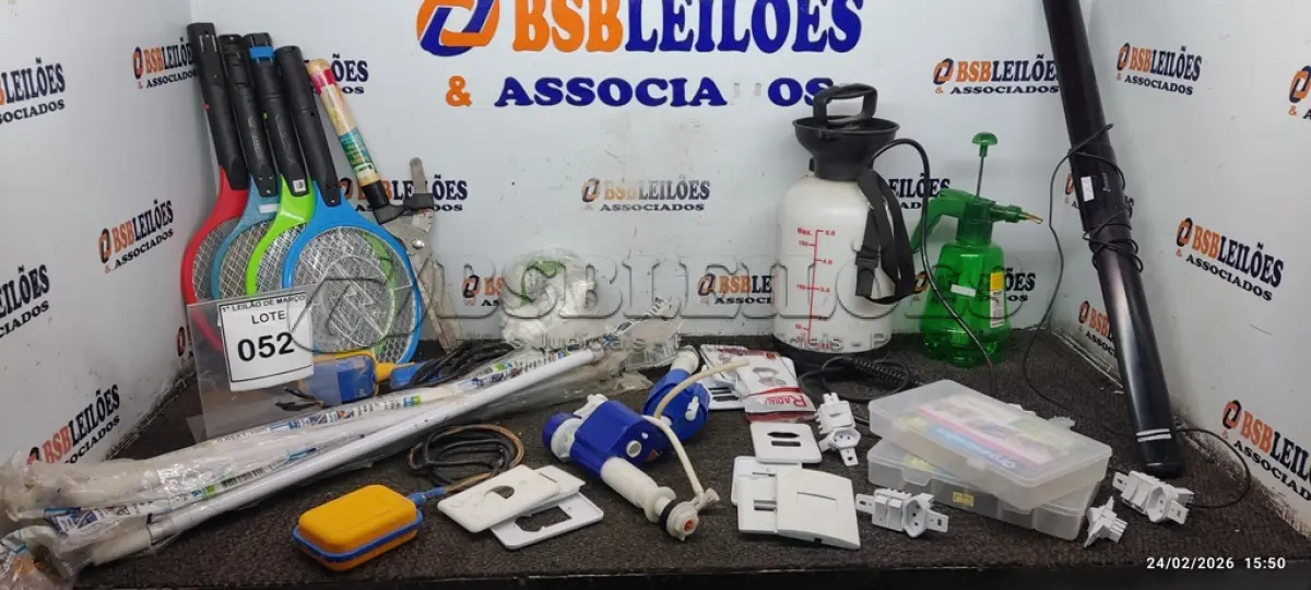 LOTE 052 - 01 LOTE COM VÁRIAS PORTA CORTINAS, RAQUETES ELÉTRICAS, PULVERIZADORES, ACESSÓRIOS PARA ELÉTRICA E MATERIAIS DIVERSOS. (NO ESTADO) ATENÇÃO! FAZER A VISITAÇÃO ANTES DE ARREMATAR, NÃO SABEMOS SE FUNCIONA, LEILÃO NÃO TEM GARANTIA E NEM DEVOLUÇÃO, SUJEITO A POSSÍVEIS AVARIAS VISÍVEIS/OCULTAS E/OU AUSÊNCIA DE COMPONENTES.