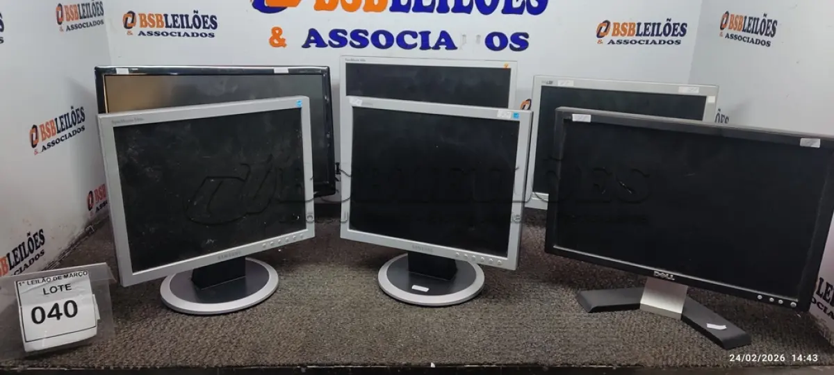 LOTE 040 - 06 MONITORES DE MACAS E MODELOS DIVERSOS. (NO ESTADO) ATENÇÃO! FAZER A VISITAÇÃO ANTES DE ARREMATAR, NÃO SABEMOS SE FUNCIONA, LEILÃO NÃO TEM GARANTIA E NEM DEVOLUÇÃO, SUJEITO A POSSÍVEIS AVARIAS VISÍVEIS/OCULTAS E/OU AUSÊNCIA DE COMPONENTES.