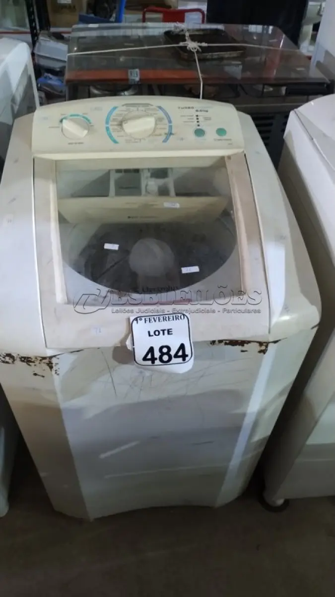 LOTE 484 - 01 MÁQUINA DE LAVAR 220V 9KG MARCA ELECTROLUX. (NO ESTADO) ATENÇÃO! FAZER A VISITAÇÃO ANTES DE ARREMATAR, NÃO SABEMOS SE FUNCIONA, LEILÃO NÃO TEM GARANTIA E NEM DEVOLUÇÃO, SUJEITO A POSSÍVEIS AVARIAS VISÍVEIS/OCULTAS E/OU AUSÊNCIA DE COMPONENTES.