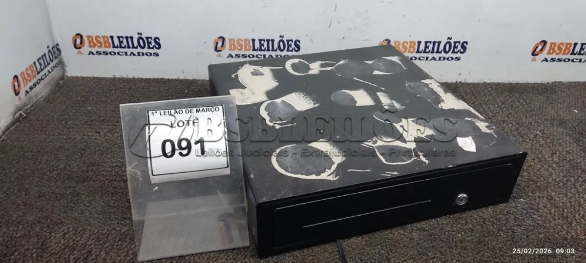 LOTE 091 - 01 GAVETA DE DINHEIRO. (NO ESTADO) ATENÇÃO! FAZER A VISITAÇÃO ANTES DE ARREMATAR, NÃO SABEMOS SE FUNCIONA, LEILÃO NÃO TEM GARANTIA E NEM DEVOLUÇÃO, SUJEITO A POSSÍVEIS AVARIAS VISÍVEIS/OCULTAS E/OU AUSÊNCIA DE COMPONENTES.