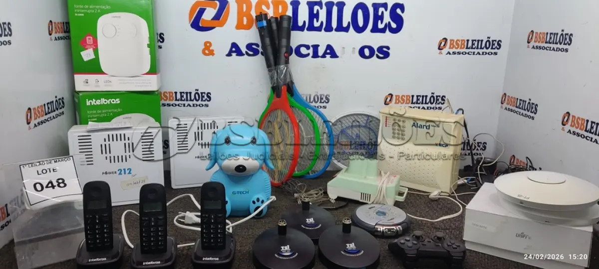 LOTE 048 - 01 CENTRAL DE ALARME, 02 NEBULIZADORES INCOMPLETOS, 02 APARELHOS DE TELEFONE, 04 RAQUETES ELÉTRICAS, 02 BASES DE MICROFONES DE MESA, VÁRIOS ROTEADORES E ELETRÔNICOS DIVERSOS. (NO ESTADO) ATENÇÃO! FAZER A VISITAÇÃO ANTES DE ARREMATAR, NÃO SABEMOS SE FUNCIONA, LEILÃO NÃO TEM GARANTIA E NEM DEVOLUÇÃO, SUJEITO A POSSÍVEIS AVARIAS VISÍVEIS/OCULTAS E/OU AUSÊNCIA DE COMPONENTES.