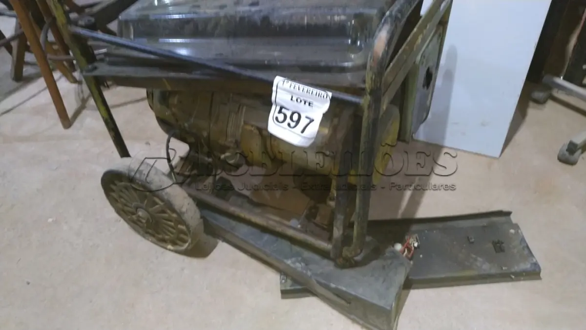 LOTE 597 - 01 GERADOR A GASOLINA INCOMPLETO. (NO ESTADO) ATENÇÃO! FAZER A VISITAÇÃO ANTES DE ARREMATAR, NÃO SABEMOS SE FUNCIONA, LEILÃO NÃO TEM GARANTIA E NEM DEVOLUÇÃO, SUJEITO A POSSÍVEIS AVARIAS VISÍVEIS/OCULTAS E/OU AUSÊNCIA DE COMPONENTES.