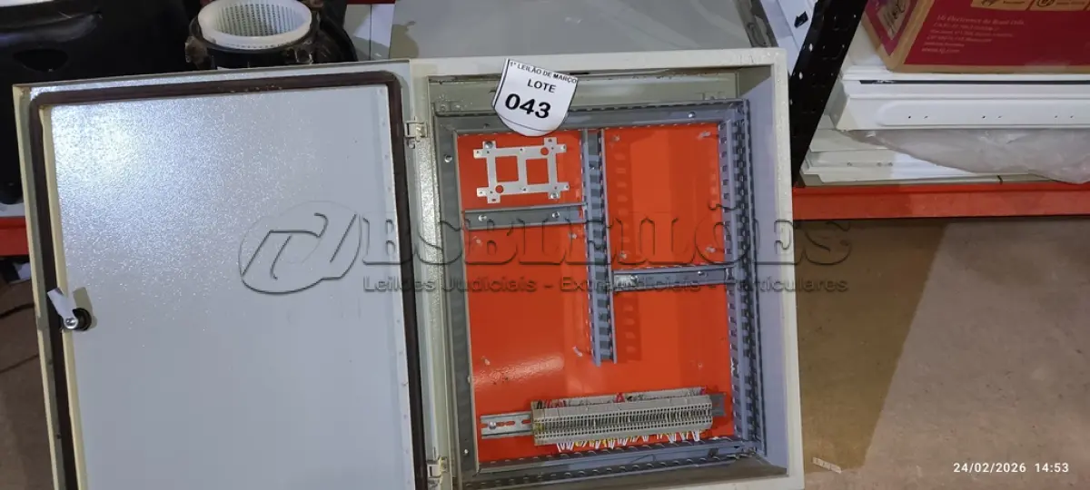 LOTE 043 - 02 QUADROS ELÉTRICOS. (NO ESTADO) ATENÇÃO! FAZER A VISITAÇÃO ANTES DE ARREMATAR, NÃO SABEMOS SE FUNCIONA, LEILÃO NÃO TEM GARANTIA E NEM DEVOLUÇÃO, SUJEITO A POSSÍVEIS AVARIAS VISÍVEIS/OCULTAS E/OU AUSÊNCIA DE COMPONENTES.