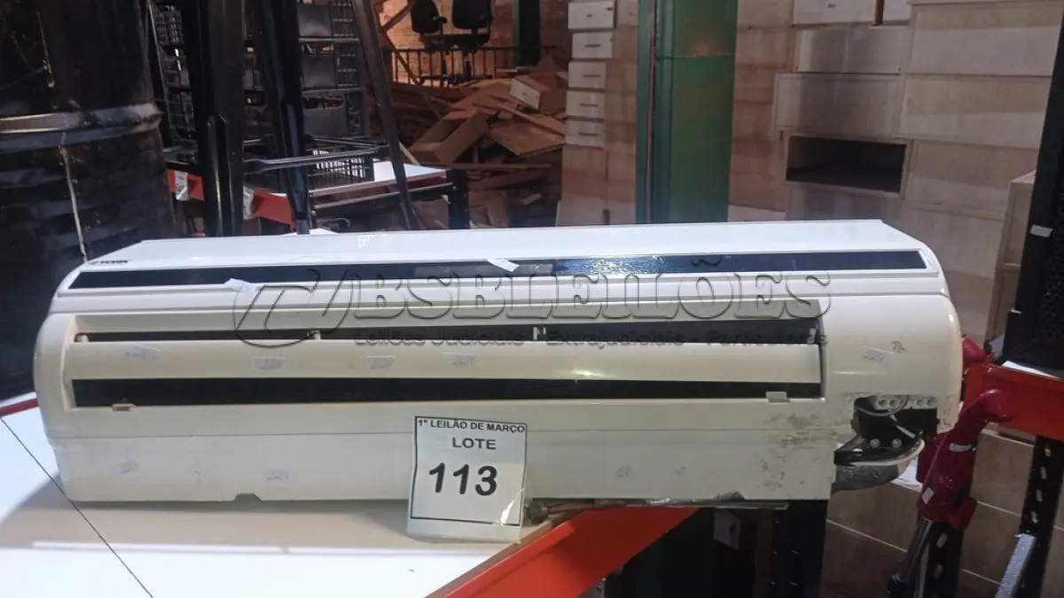 LOTE 113 - 01 EVAPORADORA MODELO TLEA12FS-ADR DE 220V 12.00 BTU/H MARCA YORK. (NO ESTADO) ATENÇÃO! FAZER A VISITAÇÃO ANTES DE ARREMATAR, NÃO SABEMOS SE FUNCIONA, LEILÃO NÃO TEM GARANTIA E NEM DEVOLUÇÃO, SUJEITO A POSSÍVEIS AVARIAS VISÍVEIS/OCULTAS E/OU AUSÊNCIA DE COMPONENTES.