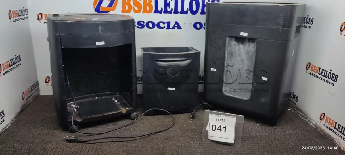 LOTE 041 - 02 FRAGMENTADORAS DE PAPEL. (NO ESTADO) ATENÇÃO! FAZER A VISITAÇÃO ANTES DE ARREMATAR, NÃO SABEMOS SE FUNCIONA, LEILÃO NÃO TEM GARANTIA E NEM DEVOLUÇÃO, SUJEITO A POSSÍVEIS AVARIAS VISÍVEIS/OCULTAS E/OU AUSÊNCIA DE COMPONENTES.