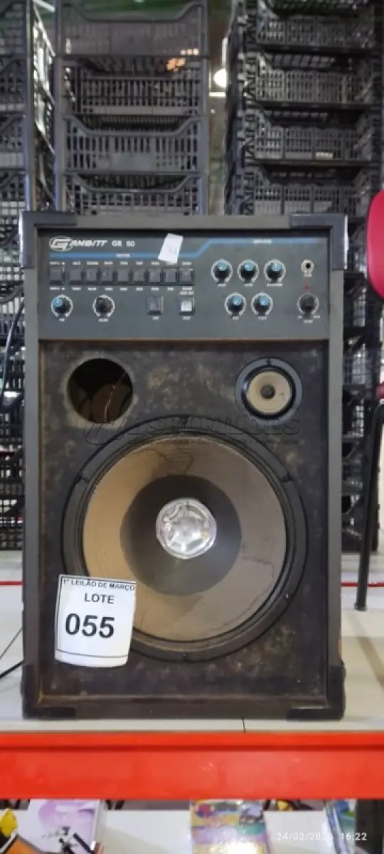 LOTE 055 - 01 CAIXA DE SOM AMPLIFICADORA MODELO GR 50 MARCA GAMBITT. (NO ESTADO) ATENÇÃO! FAZER A VISITAÇÃO ANTES DE ARREMATAR, NÃO SABEMOS SE FUNCIONA, LEILÃO NÃO TEM GARANTIA E NEM DEVOLUÇÃO, SUJEITO A POSSÍVEIS AVARIAS VISÍVEIS/OCULTAS E/OU AUSÊNCIA DE COMPONENTES.