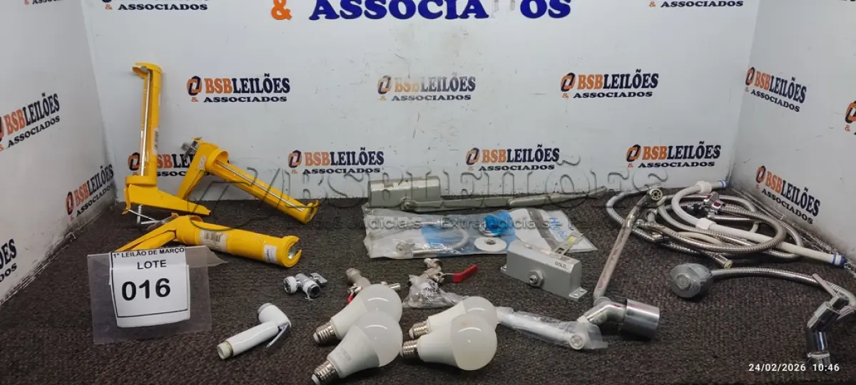 LOTE 016 - 03 PISTOLAS DE SILICONE, VÁRIAS LÂMPADAS, 04 TORNEIRAS, 01 DUCHA HIGIÊNICA E 01 MOLA DE HIDRÁULICA. (NO ESTADO) ATENÇÃO! FAZER A VISITAÇÃO ANTES DE ARREMATAR, NÃO SABEMOS SE FUNCIONA, LEILÃO NÃO TEM GARANTIA E NEM DEVOLUÇÃO, SUJEITO A POSSÍVEIS AVARIAS VISÍVEIS/OCULTAS E/OU AUSÊNCIA DE COMPONENTES.