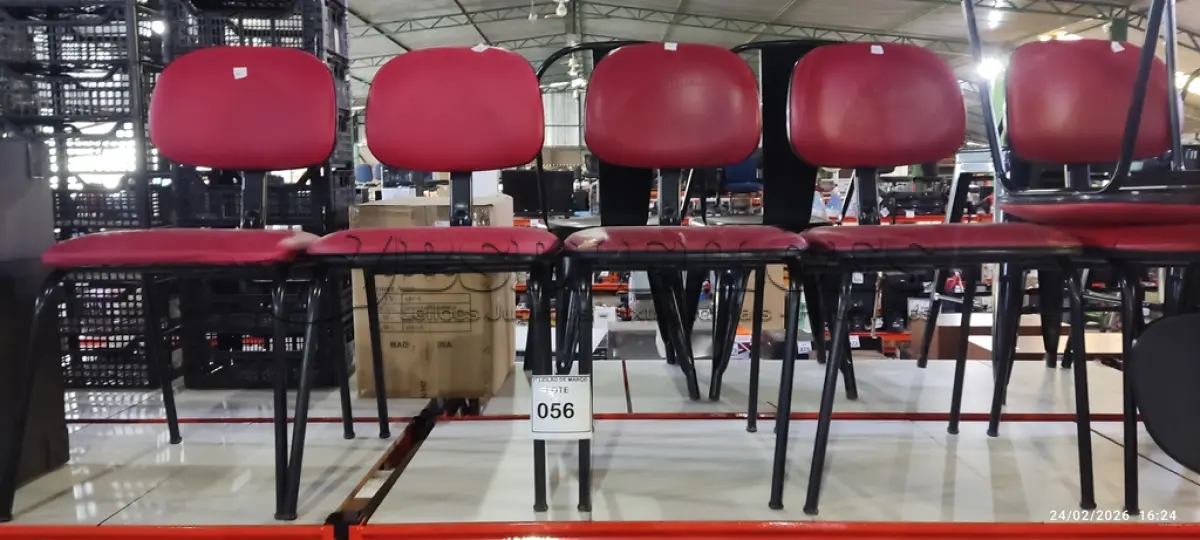 LOTE 056 - 06 CADEIRAS DE PÉS FIXOS NA COR VERMELHA. (NO ESTADO) ATENÇÃO! FAZER A VISITAÇÃO ANTES DE ARREMATAR, NÃO SABEMOS SE FUNCIONA, LEILÃO NÃO TEM GARANTIA E NEM DEVOLUÇÃO, SUJEITO A POSSÍVEIS AVARIAS VISÍVEIS/OCULTAS E/OU AUSÊNCIA DE COMPONENTES.