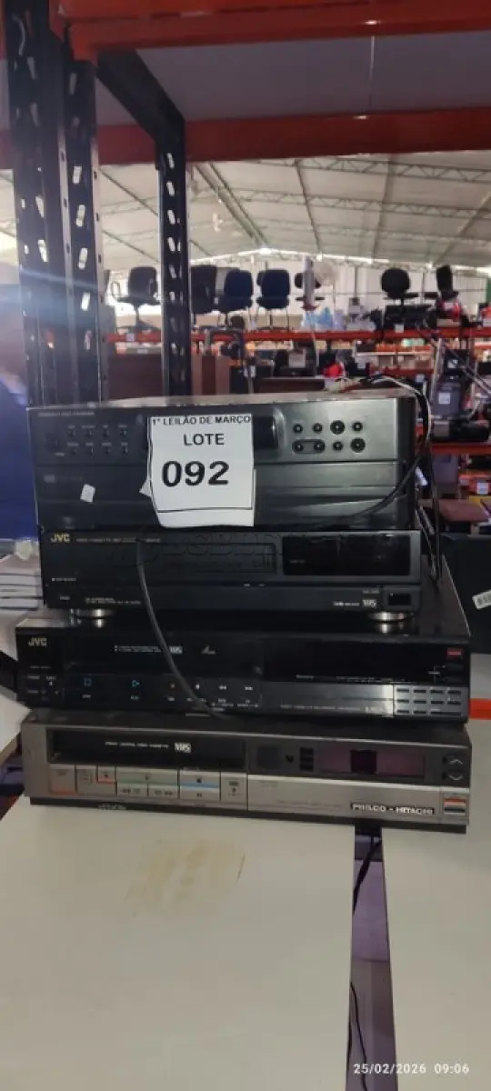 LOTE 092 - 02 APARELHOS DE VÍDEO CASSETE E 01 COMPACT DISC CHANGER MARCA PHILIPS. (NO ESTADO) ATENÇÃO! FAZER A VISITAÇÃO ANTES DE ARREMATAR, NÃO SABEMOS SE FUNCIONA, LEILÃO NÃO TEM GARANTIA E NEM DEVOLUÇÃO, SUJEITO A POSSÍVEIS AVARIAS VISÍVEIS/OCULTAS E/OU AUSÊNCIA DE COMPONENTES.