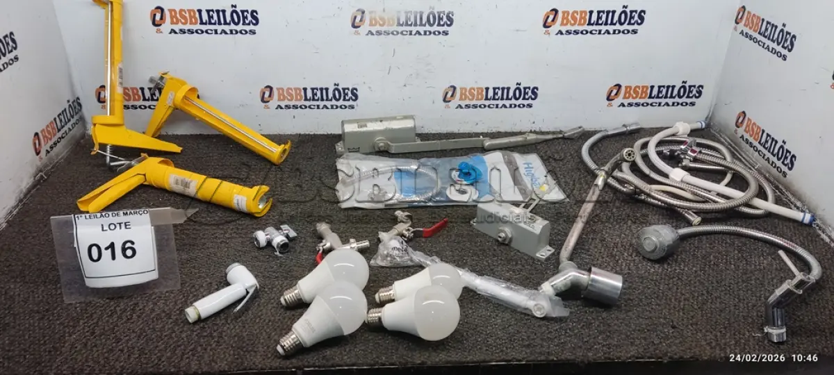 LOTE 016 - 03 PISTOLAS DE SILICONE, VÁRIAS LÂMPADAS, 04 TORNEIRAS, 01 DUCHA HIGIÊNICA E 01 MOLA DE HIDRÁULICA. (NO ESTADO) ATENÇÃO! FAZER A VISITAÇÃO ANTES DE ARREMATAR, NÃO SABEMOS SE FUNCIONA, LEILÃO NÃO TEM GARANTIA E NEM DEVOLUÇÃO, SUJEITO A POSSÍVEIS AVARIAS VISÍVEIS/OCULTAS E/OU AUSÊNCIA DE COMPONENTES.
