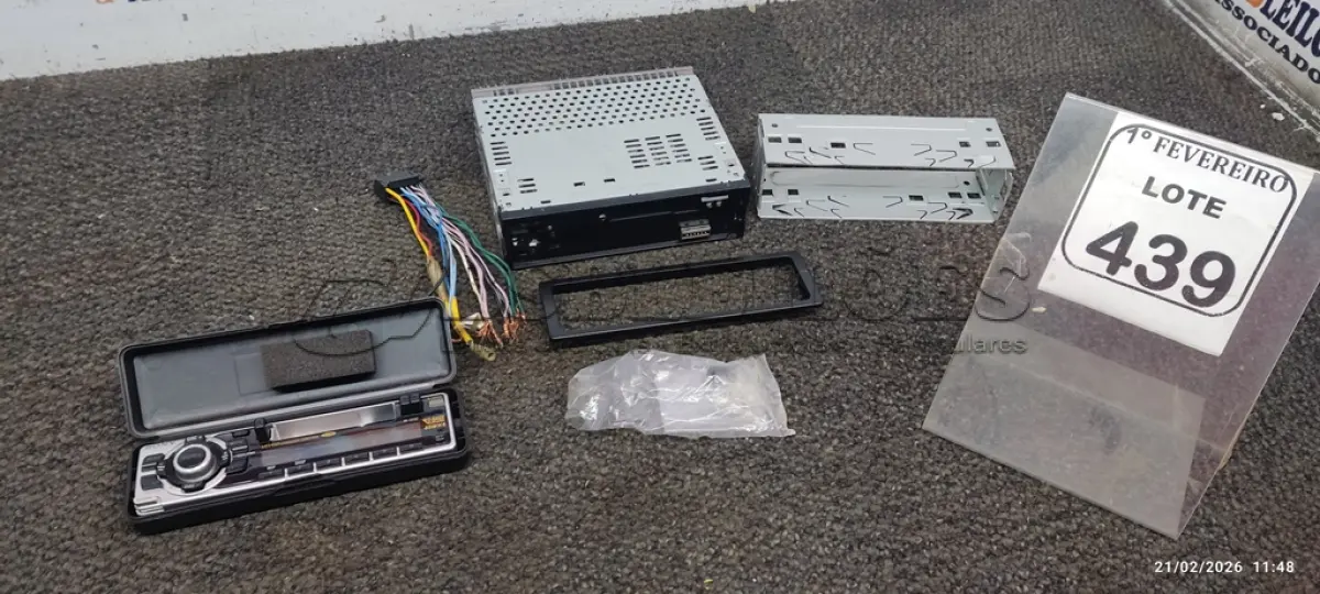 LOTE 439 - 01 APARELHO DE SOM AUTOMOTIVO MARCA SONY. (NO ESTADO) ATENÇÃO! FAZER A VISITAÇÃO ANTES DE ARREMATAR, NÃO SABEMOS SE FUNCIONA, LEILÃO NÃO TEM GARANTIA E NEM DEVOLUÇÃO, SUJEITO A POSSÍVEIS AVARIAS VISÍVEIS/OCULTAS E/OU AUSÊNCIA DE COMPONENTES.