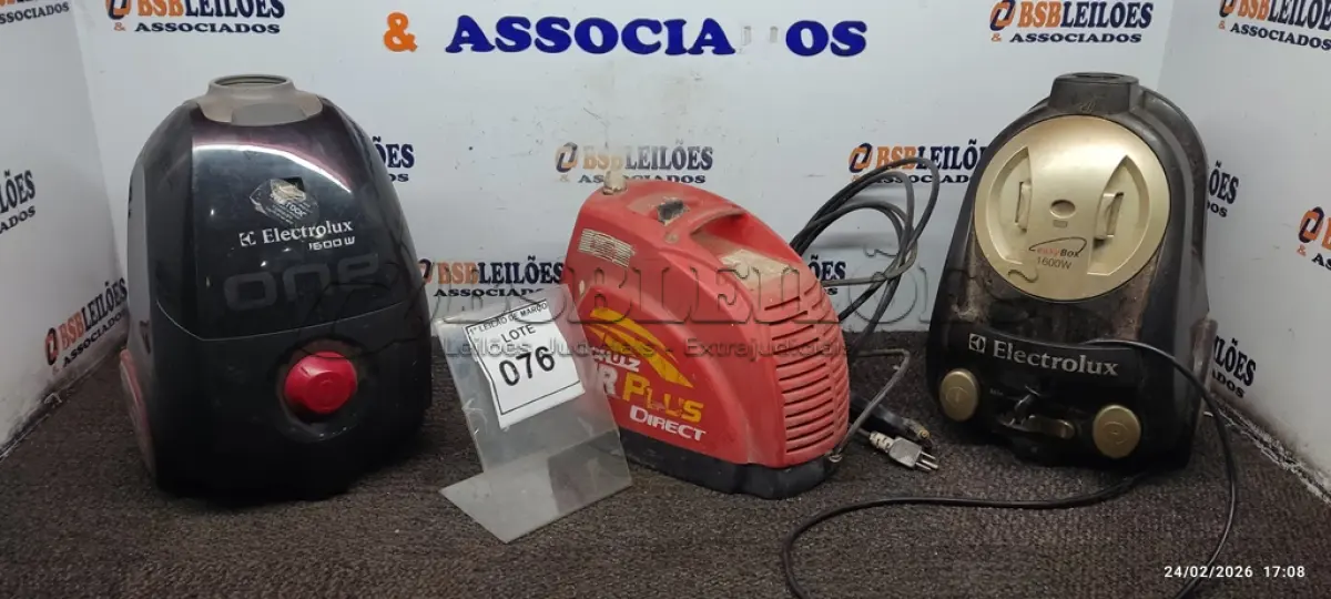 LOTE 076 - 01 COMPRESSOR DE AR PORTÁTIL MODELO AIR PLUS DIRECT MARCA SCHULZ E 02 ASPIRADORES DE PÓ INCOMPLETOS. (NO ESTADO) ATENÇÃO! FAZER A VISITAÇÃO ANTES DE ARREMATAR, NÃO SABEMOS SE FUNCIONA, LEILÃO NÃO TEM GARANTIA E NEM DEVOLUÇÃO, SUJEITO A POSSÍVEIS AVARIAS VISÍVEIS/OCULTAS E/OU AUSÊNCIA DE COMPONENTES.
