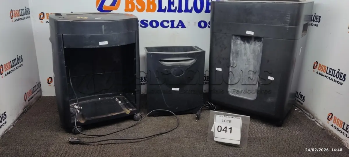 LOTE 041 - 02 FRAGMENTADORAS DE PAPEL. (NO ESTADO) ATENÇÃO! FAZER A VISITAÇÃO ANTES DE ARREMATAR, NÃO SABEMOS SE FUNCIONA, LEILÃO NÃO TEM GARANTIA E NEM DEVOLUÇÃO, SUJEITO A POSSÍVEIS AVARIAS VISÍVEIS/OCULTAS E/OU AUSÊNCIA DE COMPONENTES.
