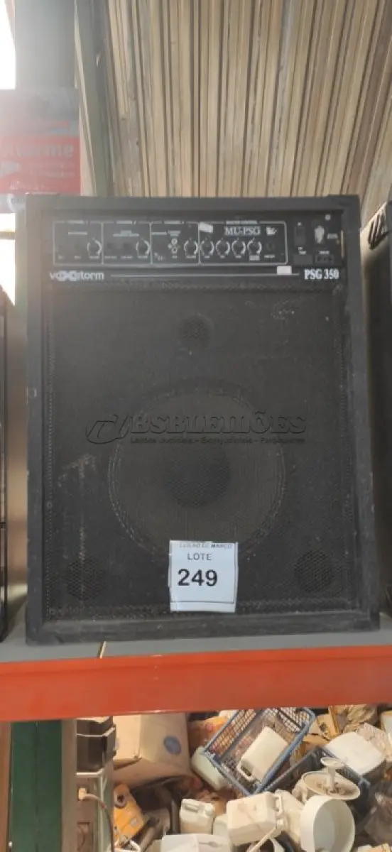 LOTE 249 - 01 CAIXA DE SOM AMPLIFICADORA MARCA VOXSTORM. (NO ESTADO) ATENÇÃO! FAZER A VISITAÇÃO ANTES DE ARREMATAR, NÃO SABEMOS SE FUNCIONA, LEILÃO NÃO TEM GARANTIA E NEM DEVOLUÇÃO, SUJEITO A POSSÍVEIS AVARIAS VISÍVEIS/OCULTAS E/OU AUSÊNCIA DE COMPONENTES.