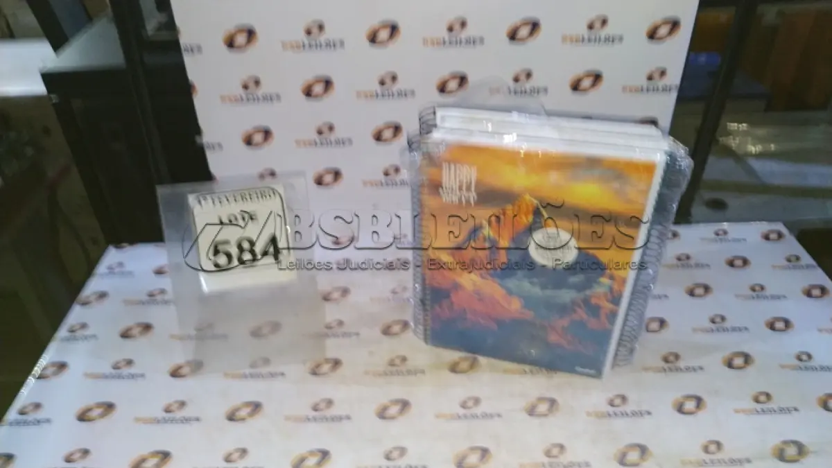 LOTE 584 - 03 CADERNOS ESCOLARES. (NO ESTADO) ATENÇÃO! FAZER A VISITAÇÃO ANTES DE ARREMATAR, NÃO SABEMOS SE FUNCIONA, LEILÃO NÃO TEM GARANTIA E NEM DEVOLUÇÃO, SUJEITO A POSSÍVEIS AVARIAS VISÍVEIS/OCULTAS E/OU AUSÊNCIA DE COMPONENTES.