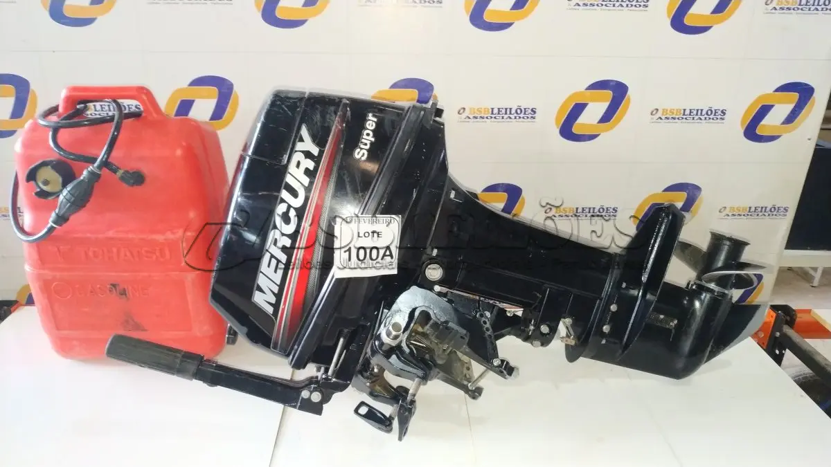 LOTE 100A - 01 MOTOR DE POPA 15 HP, 11.0 KW, 40.8 KG, 90 LB MODELO 1015203EL NÚMERO DE SÉRIE ON403506 MARCA MERCURY E 01 TANQUE DE GASOLINA PORTATIL DE 25L MARCA TOHATSU. (FUNCIONANDO)(NO ESTADO) ATENÇÃO! FAZER A VISITAÇÃO ANTES DE ARREMATAR,  LEILÃO NÃO TEM GARANTIA.