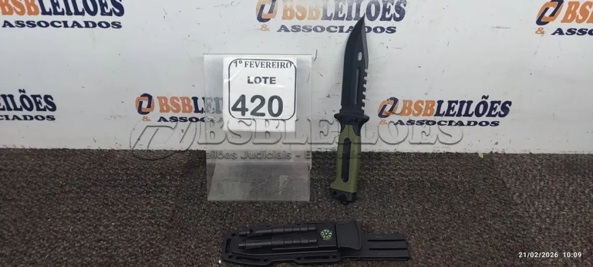 LOTE 420 - 01 FACA TÁTICA MILITAR COM BAINHA DE POLÍMERO COM AMOLADOR E PEDERNEIRA. (NO ESTADO) ATENÇÃO! FAZER A VISITAÇÃO ANTES DE ARREMATAR, NÃO SABEMOS SE FUNCIONA, LEILÃO NÃO TEM GARANTIA E NEM DEVOLUÇÃO, SUJEITO A POSSÍVEIS AVARIAS VISÍVEIS/OCULTAS E/OU AUSÊNCIA DE COMPONENTES.