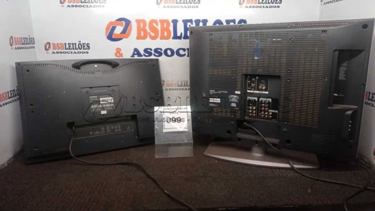 LOTE 099 - 01 TV LCD 26’’ MARCA SONY E 01  LCD 20’’ MARCA GRADIENTE. (NO ESTADO) ATENÇÃO! FAZER A VISITAÇÃO ANTES DE ARREMATAR, NÃO SABEMOS SE FUNCIONA, LEILÃO NÃO TEM GARANTIA E NEM DEVOLUÇÃO, SUJEITO A POSSÍVEIS AVARIAS VISÍVEIS/OCULTAS E/OU AUSÊNCIA DE COMPONENTES.