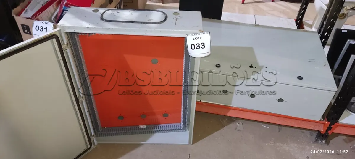 LOTE 033 - 02 QUADROS ELÉTRICOS. (NO ESTADO) ATENÇÃO! FAZER A VISITAÇÃO ANTES DE ARREMATAR, NÃO SABEMOS SE FUNCIONA, LEILÃO NÃO TEM GARANTIA E NEM DEVOLUÇÃO, SUJEITO A POSSÍVEIS AVARIAS VISÍVEIS/OCULTAS E/OU AUSÊNCIA DE COMPONENTES.