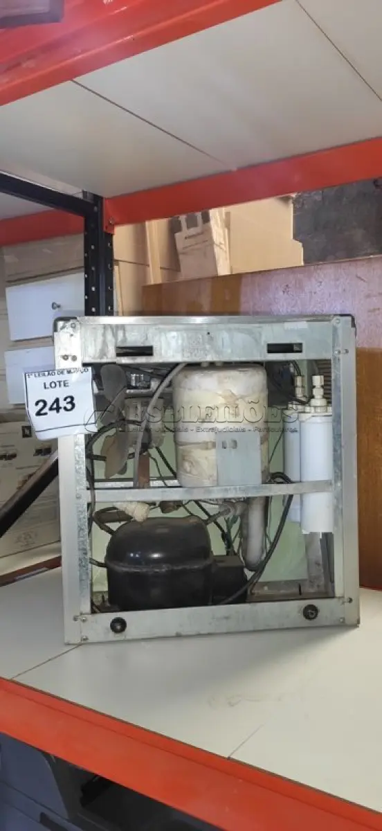 LOTE 243 - 01 BEBEDOURO DE PAREDE EM INOX MARA IBBL. (NO ESTADO) ATENÇÃO! FAZER A VISITAÇÃO ANTES DE ARREMATAR, NÃO SABEMOS SE FUNCIONA. LEILÃO NÃO TEM GARANTIA E NEM DEVOLUÇÃO, SUJEITO A POSSÍVEIS AVARIAS VISÍVEIS/OCULTAS E/OU AUSÊNCIA DE COMPONENTES.