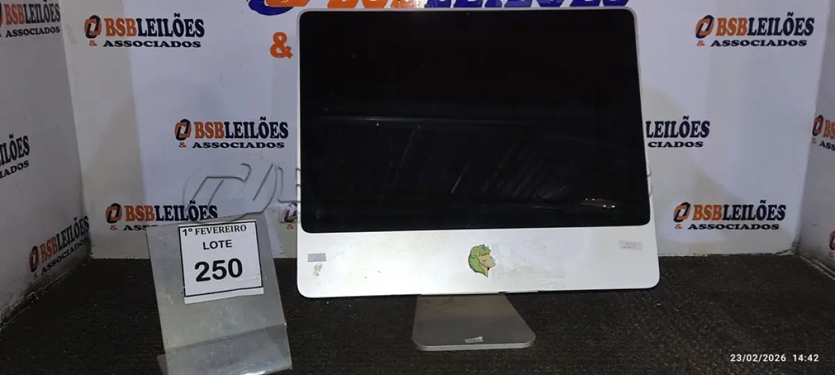 LOTE 250 - 01 IMAC APPLE. (NO ESTADO) ATENÇÃO! FAZER A VISITAÇÃO ANTES DE ARREMATAR, NÃO SABEMOS SE FUNCIONA, LEILÃO NÃO TEM GARANTIA E NEM DEVOLUÇÃO, SUJEITO A POSSÍVEIS AVARIAS VISÍVEIS/OCULTAS E/OU AUSÊNCIA DE COMPONENTES.