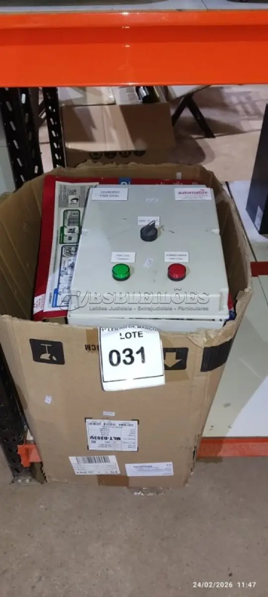 LOTE 031 - 01 QUADRO ELÉTRICO, 03 DUCHAS ELÉTRICA 220V MARCA LORENZETTI, 01 CHUVEIRO MARCA FAMINHO E 06 CAPACETES E.P.I. (NO ESTADO) ATENÇÃO! FAZER A VISITAÇÃO ANTES DE ARREMATAR, NÃO SABEMOS SE FUNCIONA, LEILÃO NÃO TEM GARANTIA E NEM DEVOLUÇÃO, SUJEITO A POSSÍVEIS AVARIAS VISÍVEIS/OCULTAS E/OU AUSÊNCIA DE COMPONENTES.