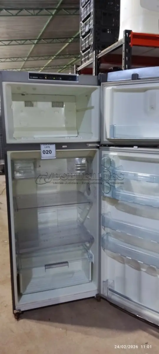 LOTE 020 - 01 GELADEIRA 220V MARCA BOSCH. (NO ESTADO) ATENÇÃO! FAZER A VISITAÇÃO ANTES DE ARREMATAR, NÃO SABEMOS SE FUNCIONA, LEILÃO NÃO TEM GARANTIA E NEM DEVOLUÇÃO, SUJEITO A POSSÍVEIS AVARIAS VISÍVEIS/OCULTAS E/OU AUSÊNCIA DE COMPONENTES.