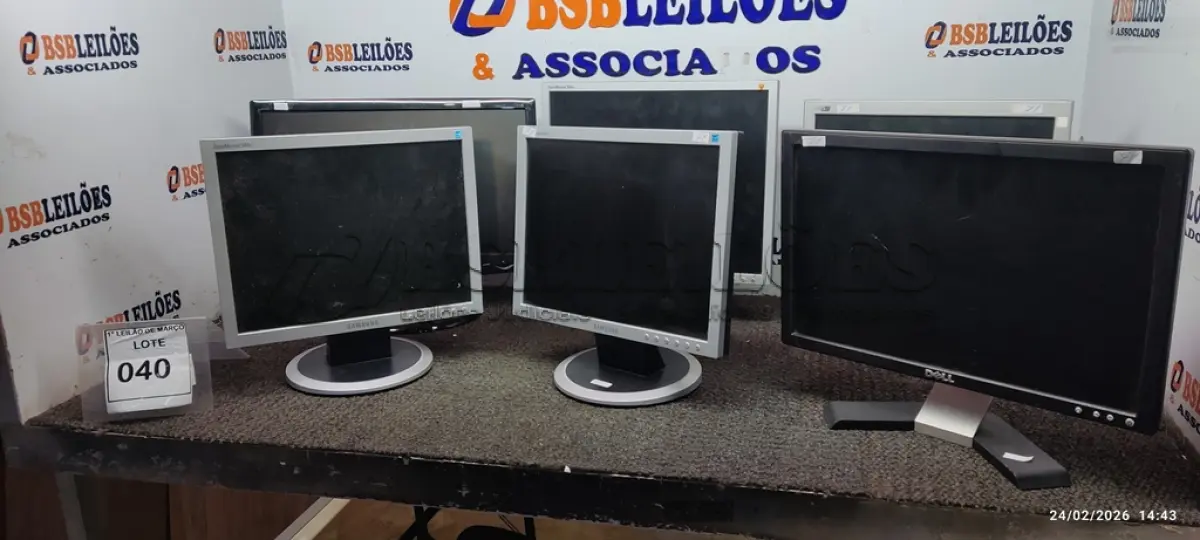 LOTE 040 - 06 MONITORES DE MACAS E MODELOS DIVERSOS. (NO ESTADO) ATENÇÃO! FAZER A VISITAÇÃO ANTES DE ARREMATAR, NÃO SABEMOS SE FUNCIONA, LEILÃO NÃO TEM GARANTIA E NEM DEVOLUÇÃO, SUJEITO A POSSÍVEIS AVARIAS VISÍVEIS/OCULTAS E/OU AUSÊNCIA DE COMPONENTES.