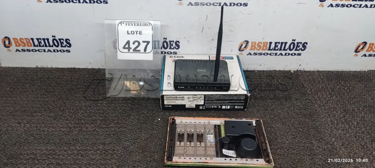 LOTE 427 - 01 ROTEADOR D LINK E 01 INTERFONE. (NO ESTADO) ATENÇÃO! FAZER A VISITAÇÃO ANTES DE ARREMATAR, NÃO SABEMOS SE FUNCIONA. LEILÃO NÃO TEM GARANTIA E NEM DEVOLUÇÃO, SUJEITO A POSSÍVEIS AVARIAS VISÍVEIS/OCULTAS E/OU AUSÊNCIA DE COMPONENTES.