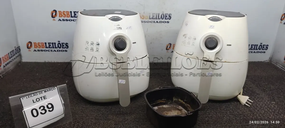 LOTE 039 - 02 AIR FRYER 220V. (NO ESTADO) ATENÇÃO! FAZER A VISITAÇÃO ANTES DE ARREMATAR, NÃO SABEMOS SE FUNCIONA, LEILÃO NÃO TEM GARANTIA E NEM DEVOLUÇÃO, SUJEITO A POSSÍVEIS AVARIAS VISÍVEIS/OCULTAS E/OU AUSÊNCIA DE COMPONENTES.