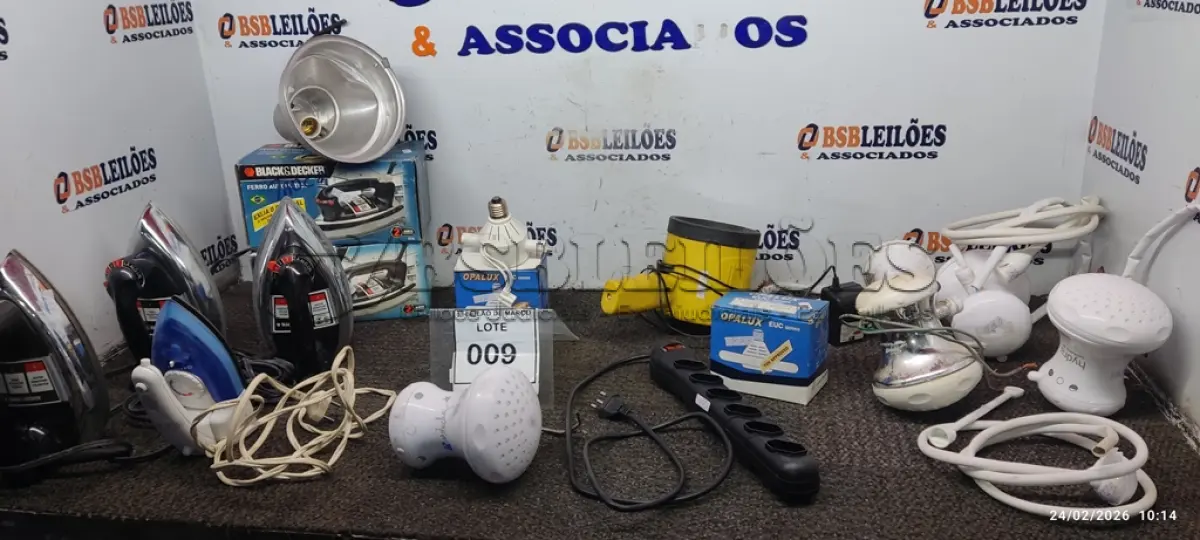 LOTE 009 - 05 CHUVEIROS ELÉTRICOS DE MARCAS DIVERSAS, 04 FERROS DE PASSAR ROUPAS MARCA BLACK DECKER, 02 REATORES ADAPTADOR CIRCULAR, 01 LANTERNA RECARREGÁVEL, 01 LUMINÁRIA DE ALUMÍNIO E RÉGUA ELÉTRICA DE 06 TOMADAS. (NO ESTADO) ATENÇÃO! FAZER A VISITAÇÃO ANTES DE ARREMATAR, NÃO SABEMOS SE FUNCIONA, LEILÃO NÃO TEM GARANTIA E NEM DEVOLUÇÃO, SUJEITO A POSSÍVEIS AVARIAS VISÍVEIS/OCULTAS E/OU AUSÊNCIA DE COMPONENTES.