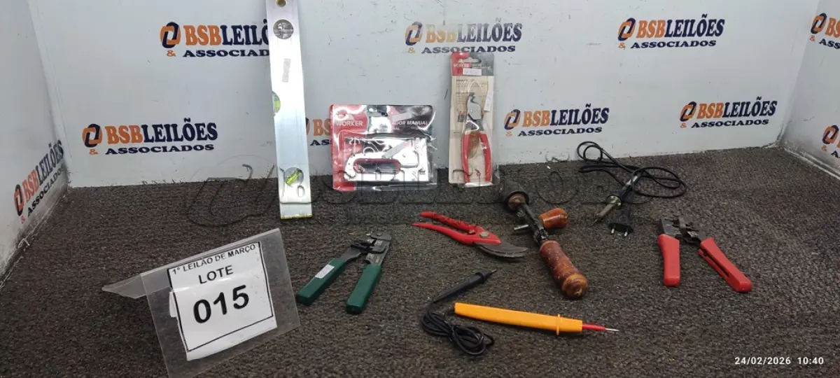 LOTE 015 - 01 FERRO DE SOLDA, 01 GRAMPEADOR MARCA VONDER, 01FURADEIRA DE MÃO, 01 ALICATE DECAPADOR, 01 ALICATE CRIMPADOR, 01 TESTADOR DE TENSÃO, 01 ALICATE CORTA CABOS, 01 ALICA DE JARDIM E 01 NÍVEL DE ALUMINIO. (NO ESTADO) ATENÇÃO! FAZER A VISITAÇÃO ANTES DE ARREMATAR, NÃO SABEMOS SE FUNCIONA, LEILÃO NÃO TEM GARANTIA E NEM DEVOLUÇÃO, SUJEITO A POSSÍVEIS AVARIAS VISÍVEIS/OCULTAS E/OU AUSÊNCIA DE COMPONENTES.