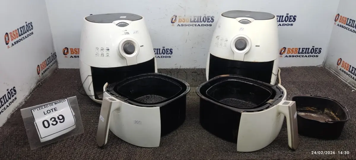 LOTE 039 - 02 AIR FRYER 220V. (NO ESTADO) ATENÇÃO! FAZER A VISITAÇÃO ANTES DE ARREMATAR, NÃO SABEMOS SE FUNCIONA, LEILÃO NÃO TEM GARANTIA E NEM DEVOLUÇÃO, SUJEITO A POSSÍVEIS AVARIAS VISÍVEIS/OCULTAS E/OU AUSÊNCIA DE COMPONENTES.