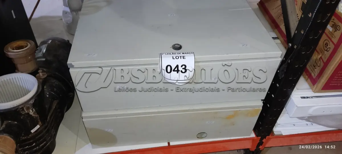 LOTE 043 - 02 QUADROS ELÉTRICOS. (NO ESTADO) ATENÇÃO! FAZER A VISITAÇÃO ANTES DE ARREMATAR, NÃO SABEMOS SE FUNCIONA, LEILÃO NÃO TEM GARANTIA E NEM DEVOLUÇÃO, SUJEITO A POSSÍVEIS AVARIAS VISÍVEIS/OCULTAS E/OU AUSÊNCIA DE COMPONENTES.