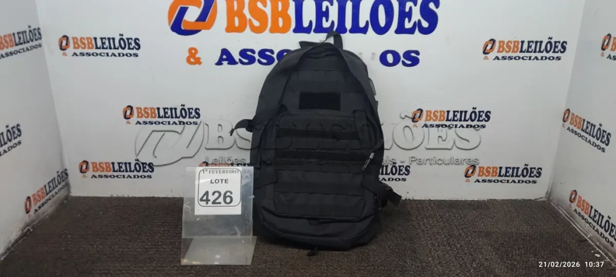 LOTE 426 - 01 MOCHILA NA COR PRETA. (NO ESTADO) ATENÇÃO! FAZER A VISITAÇÃO ANTES DE ARREMATAR, NÃO SABEMOS SE FUNCIONA, LEILÃO NÃO TEM GARANTIA E NEM DEVOLUÇÃO, SUJEITO A POSSÍVEIS AVARIAS VISÍVEIS/OCULTAS E/OU AUSÊNCIA DE COMPONENTES.