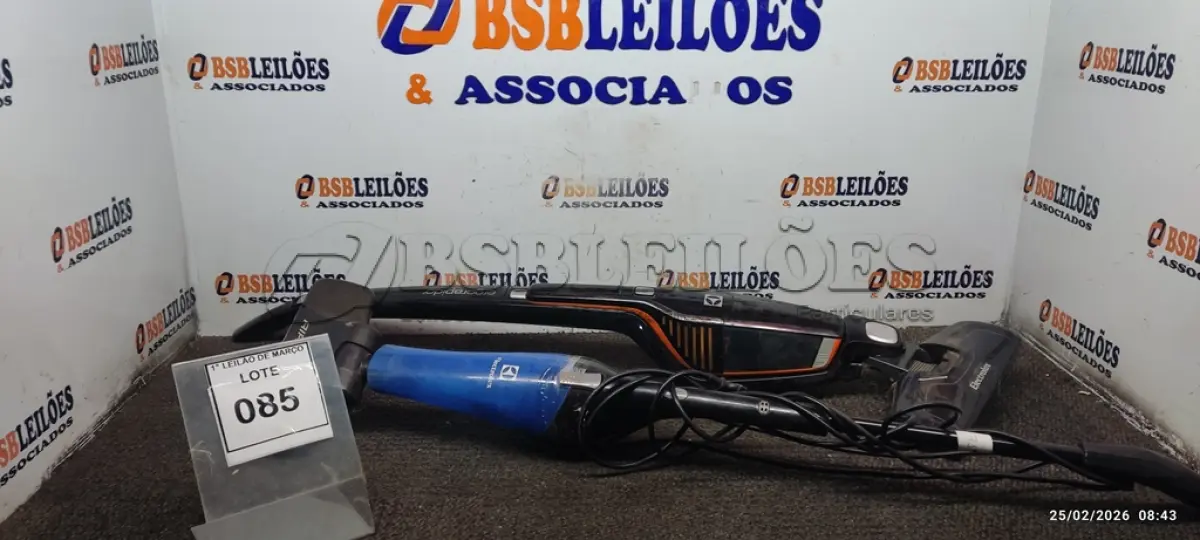 LOTE 085 - 02 ASPIRADORES DE PÓ 220V MARCA ELECTROLUX. (NO ESTADO) ATENÇÃO! FAZER A VISITAÇÃO ANTES DE ARREMATAR, NÃO SABEMOS SE FUNCIONA, LEILÃO NÃO TEM GARANTIA E NEM DEVOLUÇÃO, SUJEITO A POSSÍVEIS AVARIAS VISÍVEIS/OCULTAS E/OU AUSÊNCIA DE COMPONENTES.