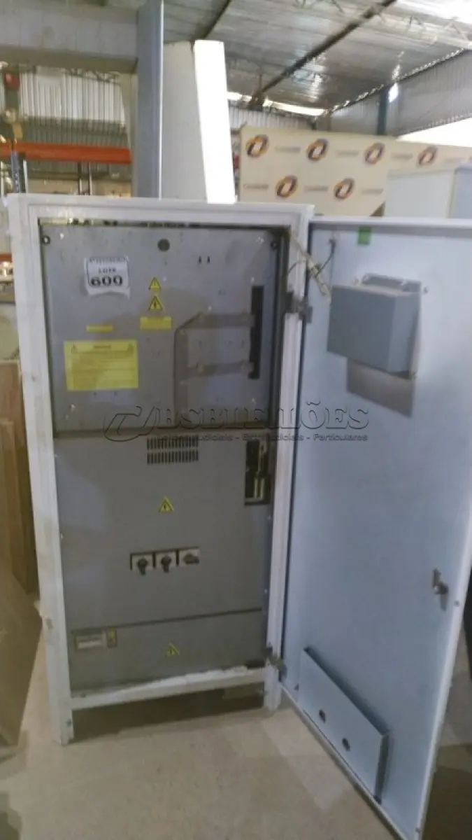 LOTE 600 - 01 NOBREAK DE 40KVA MARCA GE DIGITAL ENERGY. (NO ESTADO) ATENÇÃO! FAZER A VISITAÇÃO ANTES DE ARREMATAR, NÃO SABEMOS SE FUNCIONA, LEILÃO NÃO TEM GARANTIA E NEM DEVOLUÇÃO, SUJEITO A POSSÍVEIS AVARIAS VISÍVEIS/OCULTAS E/OU AUSÊNCIA DE COMPONENTES.